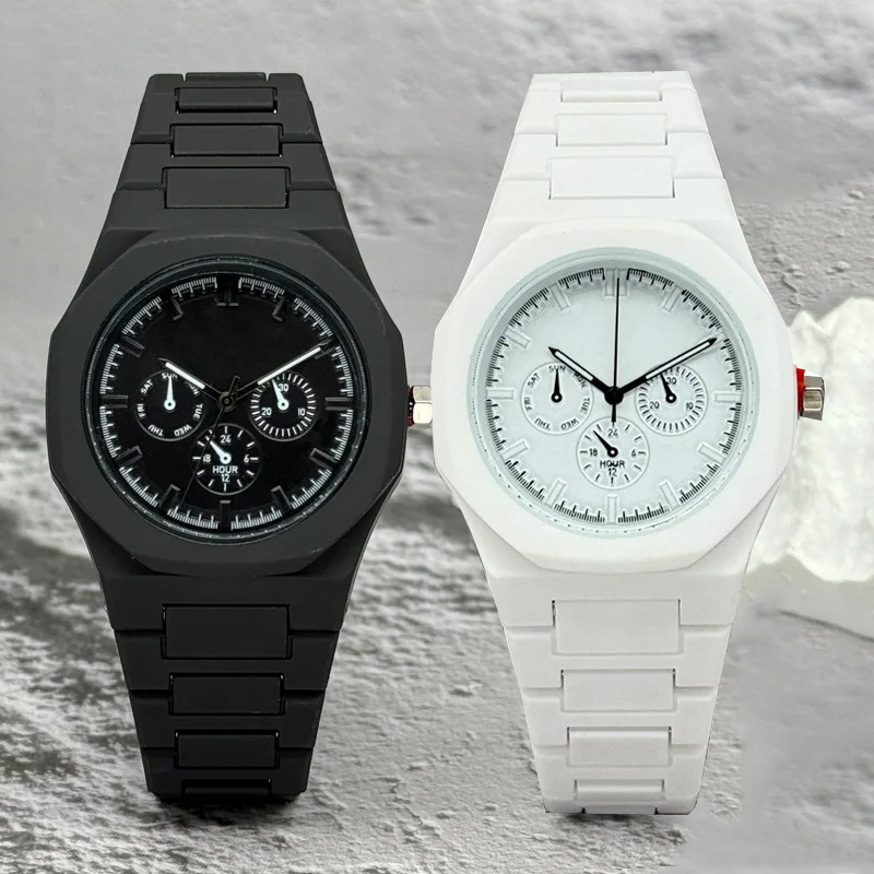 Luxury Watch Mockup - Berühmte Marke, gefälschte Uhr mit drei
