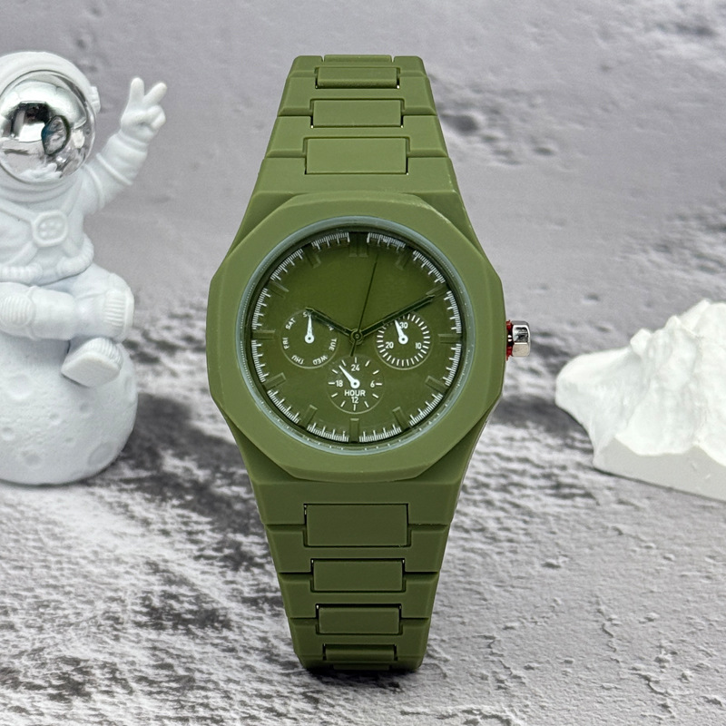 Berühmte Marke, gefälschte Uhr – Luxury Watch Mockup Bewertung und Preis